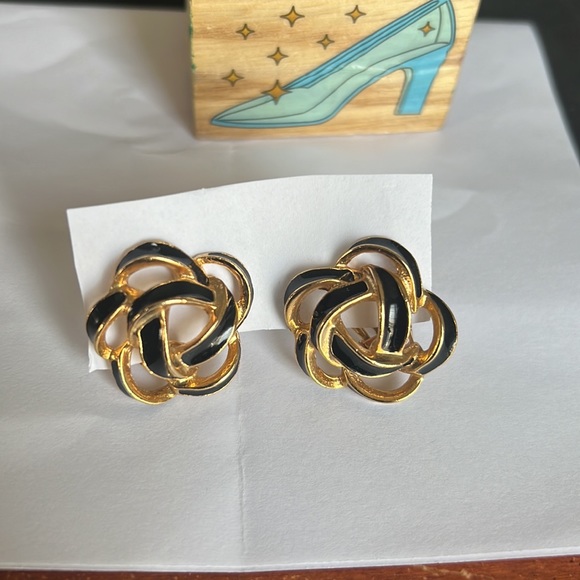 Vintage Interconnect Black Gold Tone  Enamel Classy Clip-on Earrings - Picture 4 of 5
